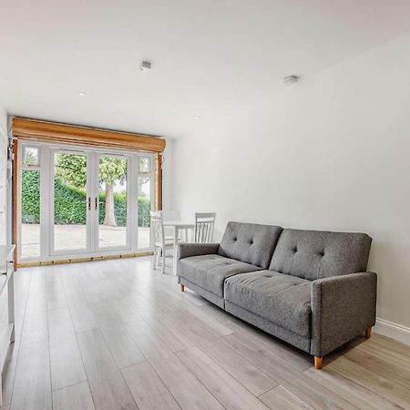 Salford  Beautiful 4-5 Bedroom Village House With Rural Views מראה חיצוני תמונה
