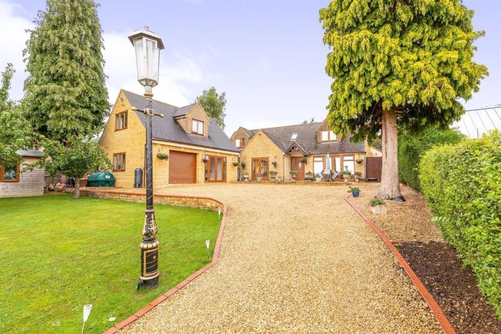 Salford  Beautiful 4-5 Bedroom Village House With Rural Views מראה חיצוני תמונה