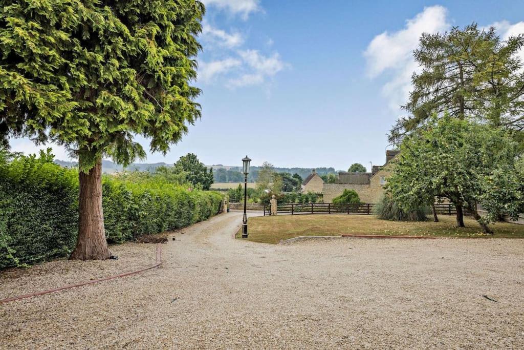 Salford  Beautiful 4-5 Bedroom Village House With Rural Views מראה חיצוני תמונה