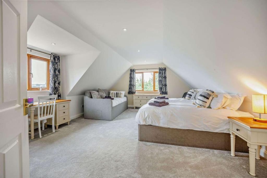Salford  Beautiful 4-5 Bedroom Village House With Rural Views מראה חיצוני תמונה