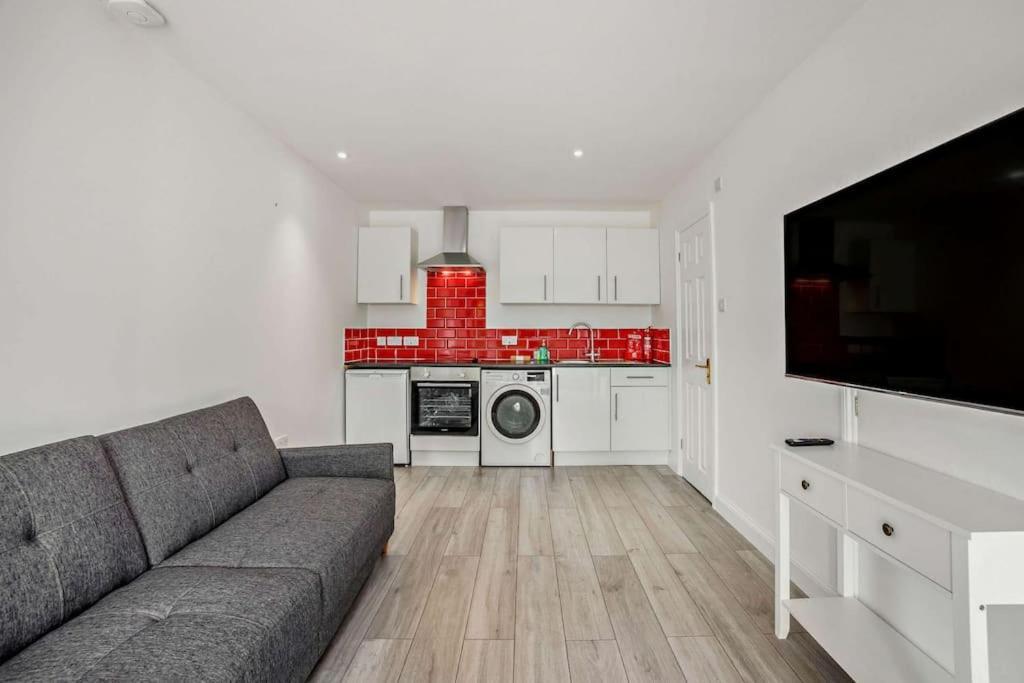 Salford  Beautiful 4-5 Bedroom Village House With Rural Views מראה חיצוני תמונה