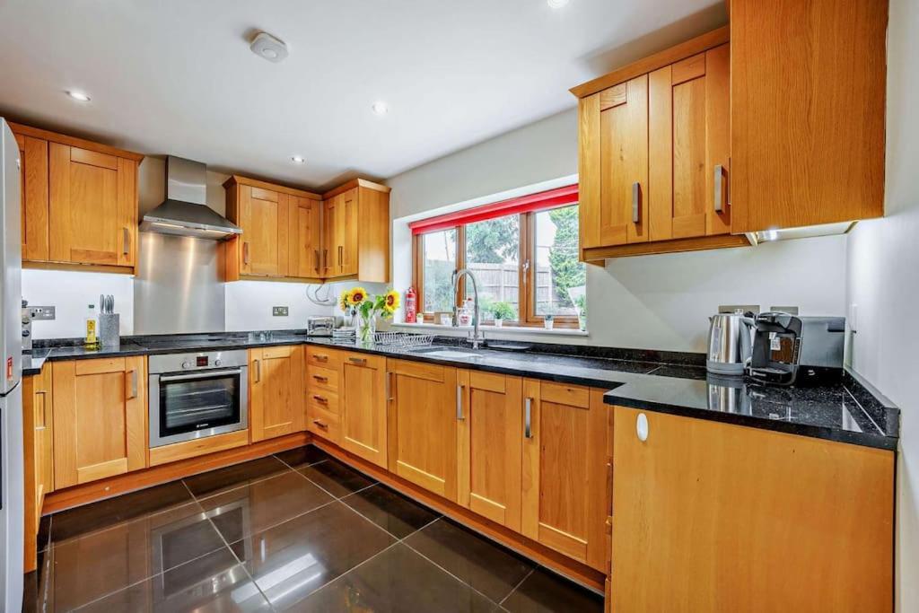 Salford  Beautiful 4-5 Bedroom Village House With Rural Views מראה חיצוני תמונה