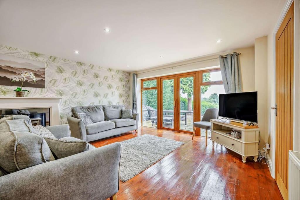 Salford  Beautiful 4-5 Bedroom Village House With Rural Views מראה חיצוני תמונה