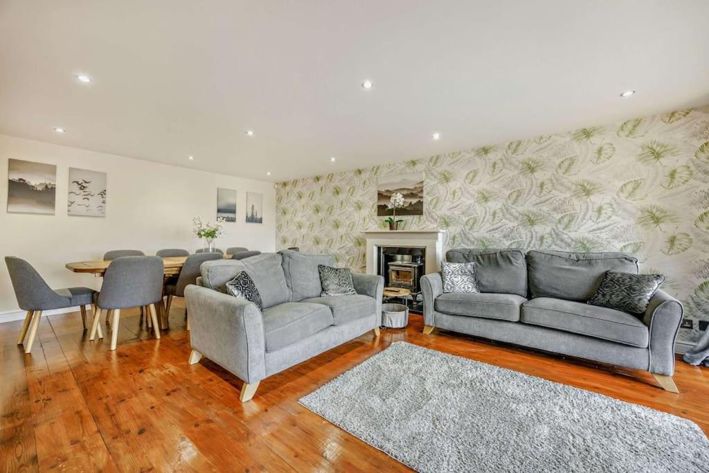 Salford  Beautiful 4-5 Bedroom Village House With Rural Views מראה חיצוני תמונה