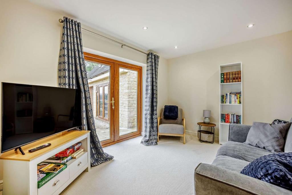 Salford  Beautiful 4-5 Bedroom Village House With Rural Views מראה חיצוני תמונה
