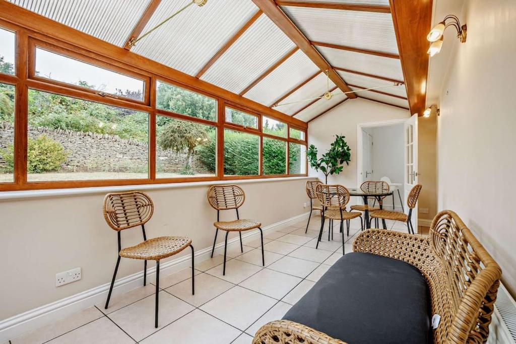 Salford  Beautiful 4-5 Bedroom Village House With Rural Views מראה חיצוני תמונה