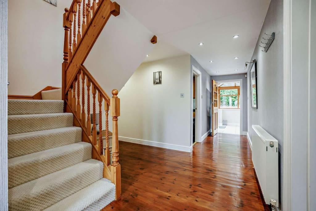 Salford  Beautiful 4-5 Bedroom Village House With Rural Views מראה חיצוני תמונה
