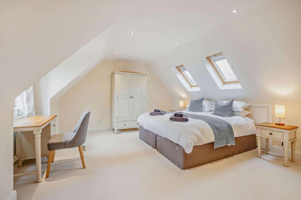 Salford  Beautiful 4-5 Bedroom Village House With Rural Views מראה חיצוני תמונה