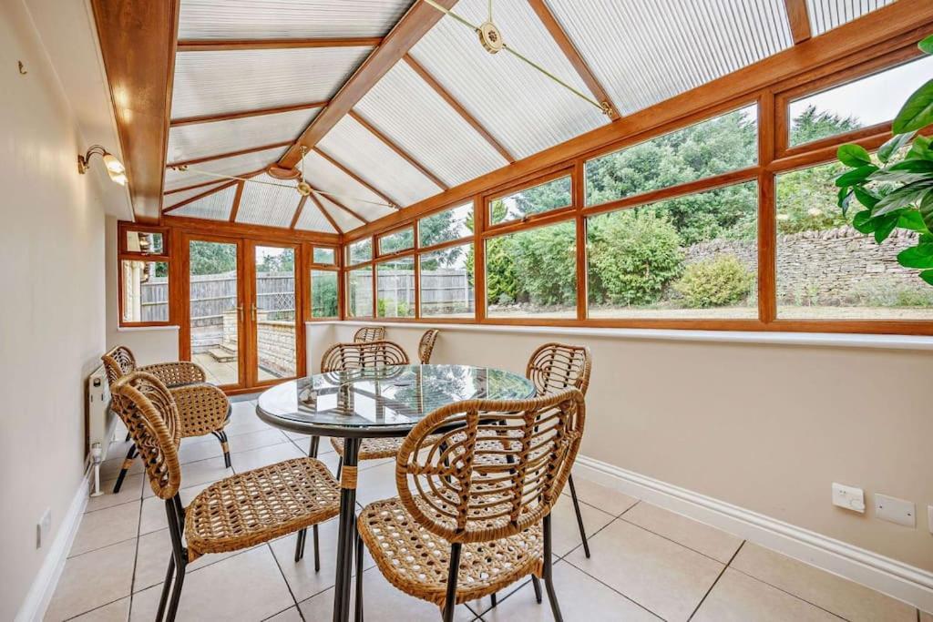 Salford  Beautiful 4-5 Bedroom Village House With Rural Views מראה חיצוני תמונה