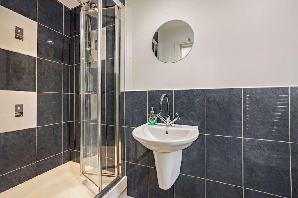 Salford  Beautiful 4-5 Bedroom Village House With Rural Views מראה חיצוני תמונה