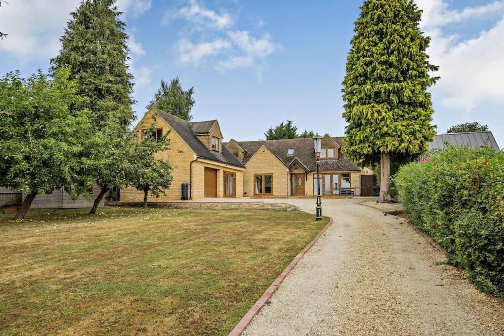 Salford  Beautiful 4-5 Bedroom Village House With Rural Views מראה חיצוני תמונה