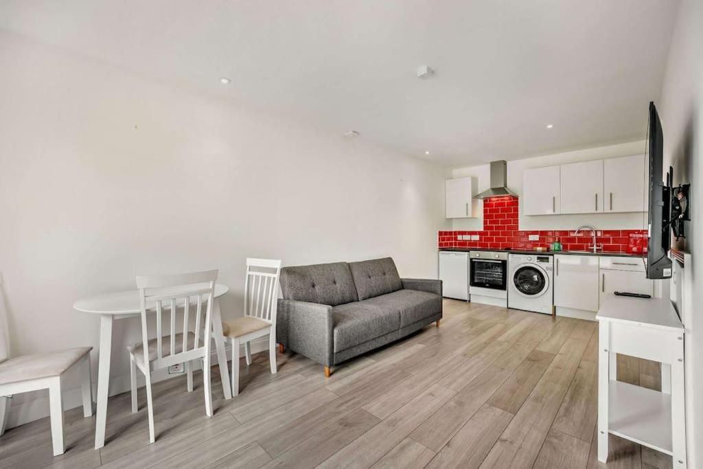 Salford  Beautiful 4-5 Bedroom Village House With Rural Views מראה חיצוני תמונה