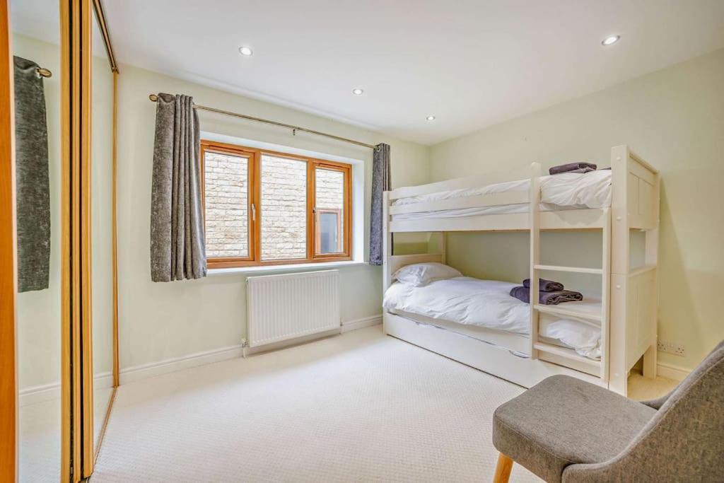 Salford  Beautiful 4-5 Bedroom Village House With Rural Views מראה חיצוני תמונה